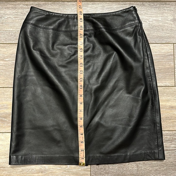 BLACK LEATHER SKIRT SIZE 8 LAMB SKIN CROFT & BARROW MIDI - Picture 3 of 8